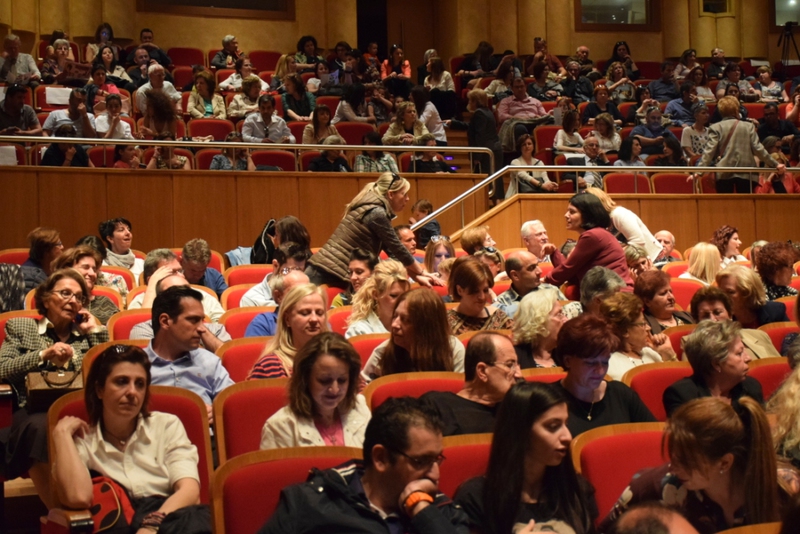 Θεατές του 4ου παιδικού φεστιβάλ Λυκείου Ελληνίδων Βέροιας