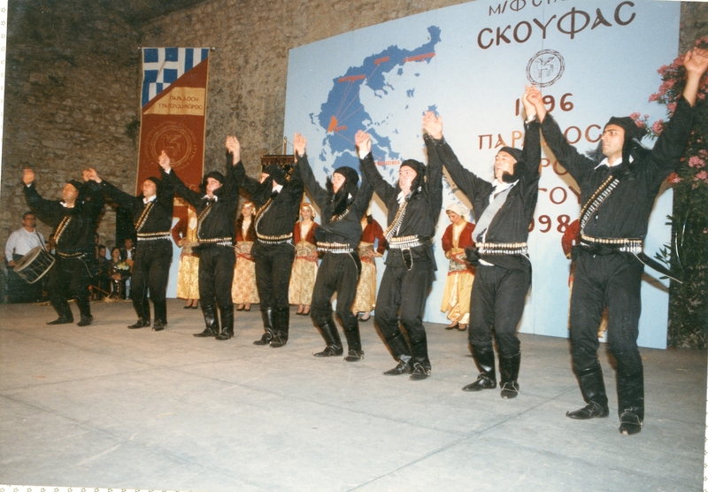 Χορευτικά συγκροτήματα στο φεστιβάλ Άρτας, το 1998