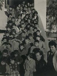 Στη σκάλα του Ιδιωτικού Σχολείου 