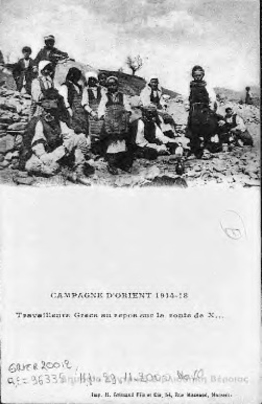 Campagne d' Orient 1914-18,travailleurs grecs au  repos sur la route de x... [Γραφικά]