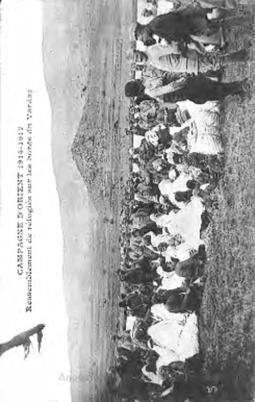 Campagne d' Orient 1914-18,ressemblement de  refugies sur les bords du Vardar [Γραφικά]